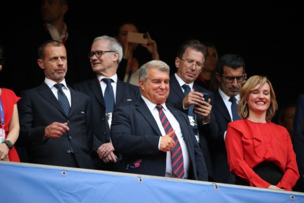 时间紧迫！马卡：西甲开赛在即巴萨7人未注册&诺坎普工程未完成